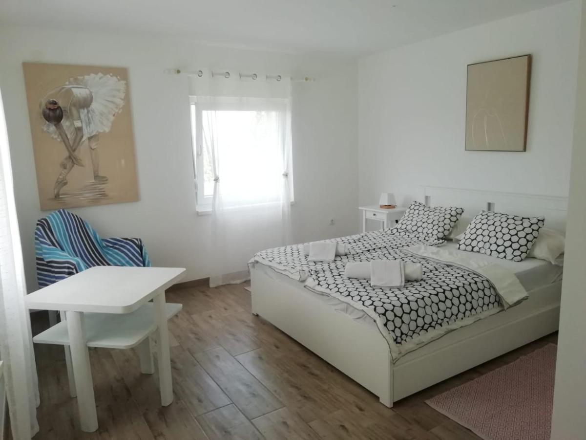 Apartment Hajduk Starigrad Paklenica Zewnętrze zdjęcie